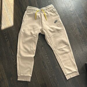Nike tech fleece joggers